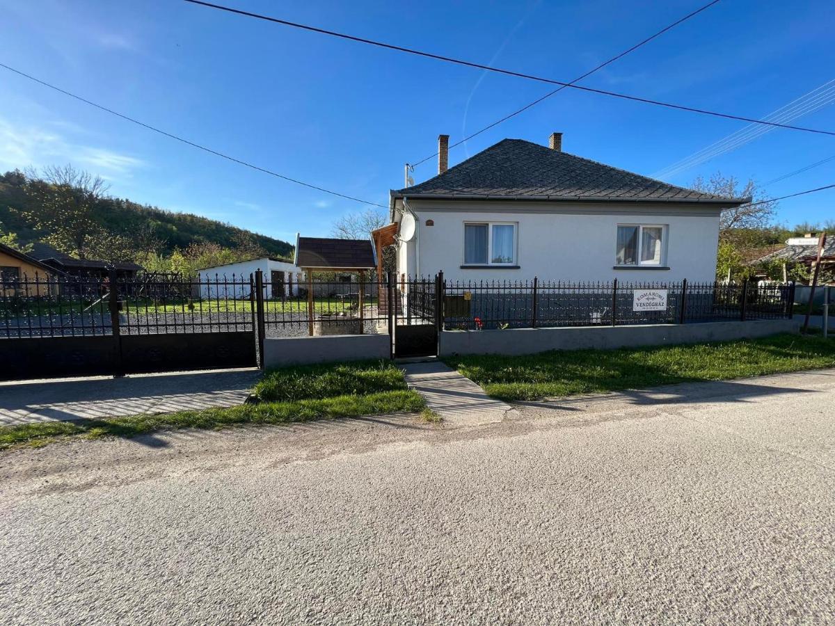 Komáromi Vendégház Erdőhorváti Exterior foto