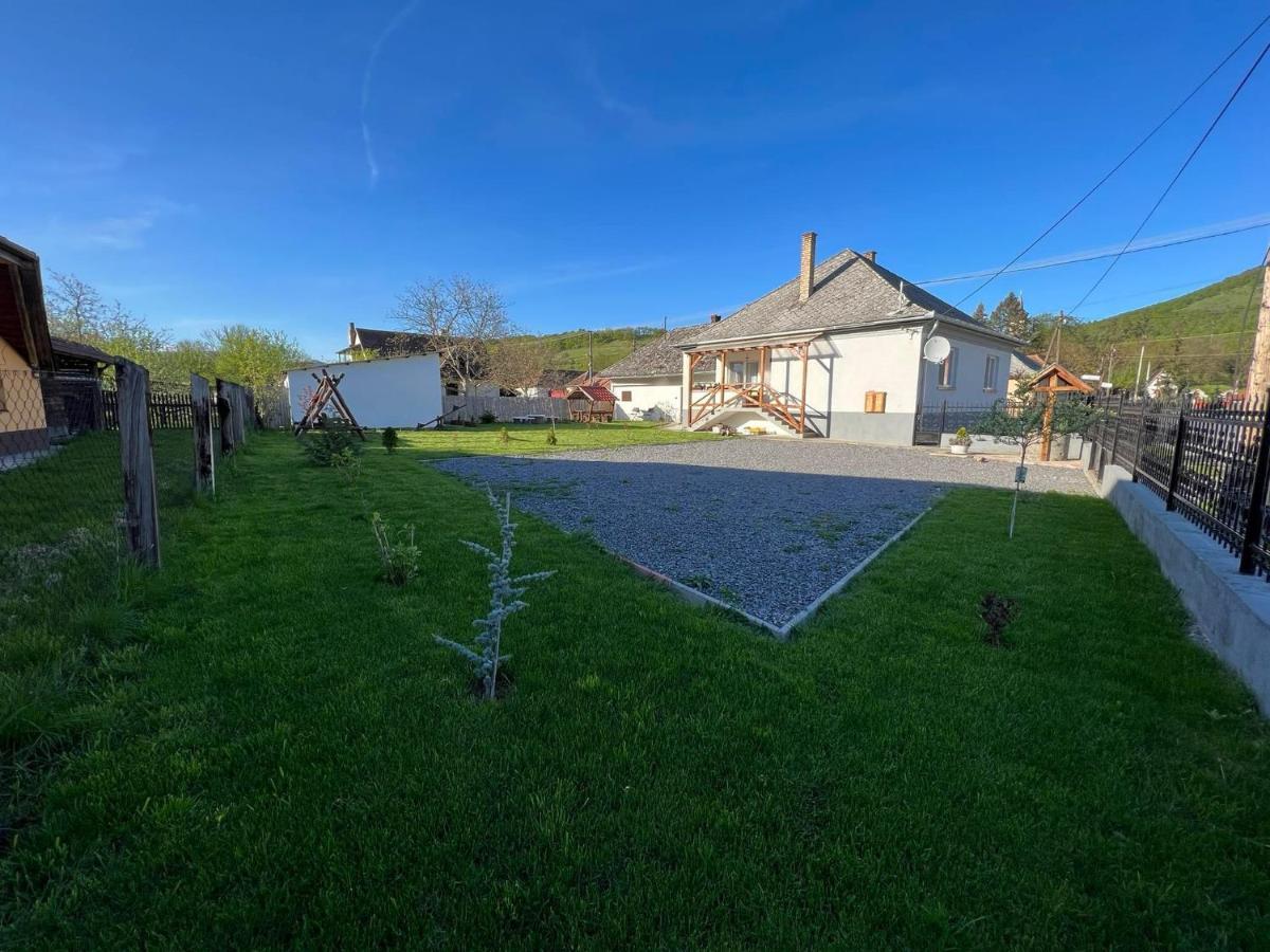 Komáromi Vendégház Erdőhorváti Exterior foto