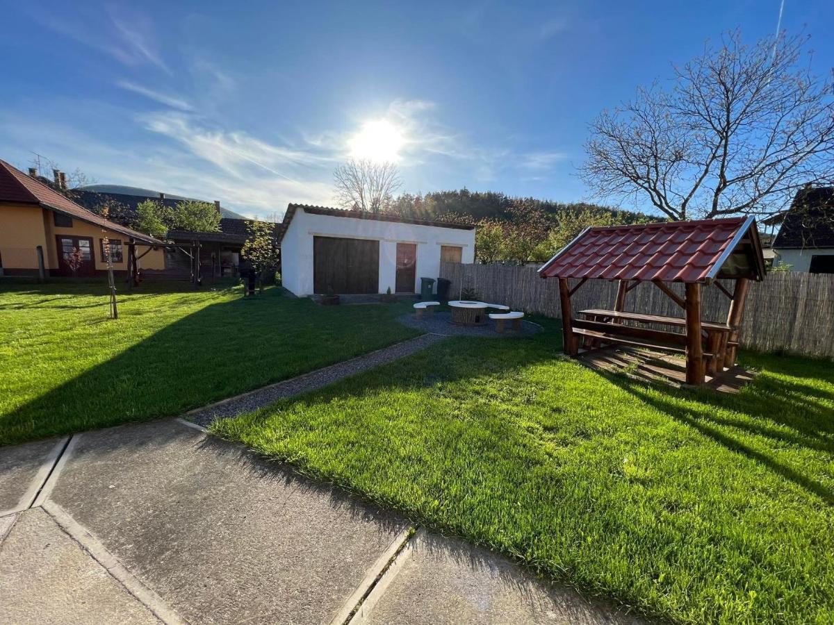 Komáromi Vendégház Erdőhorváti Exterior foto