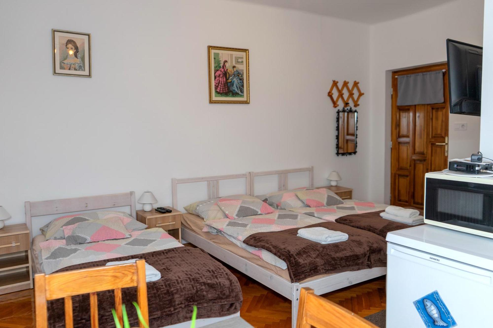 Komáromi Vendégház Erdőhorváti Exterior foto